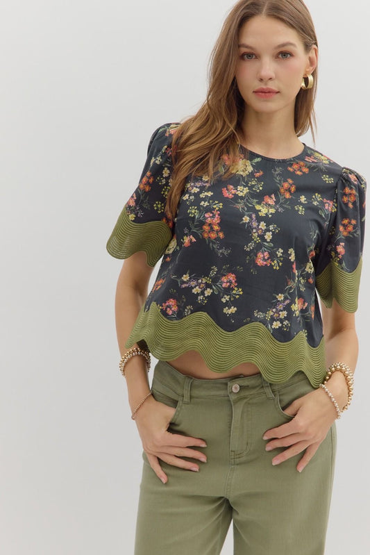 Flower Feeling Scalloped Top