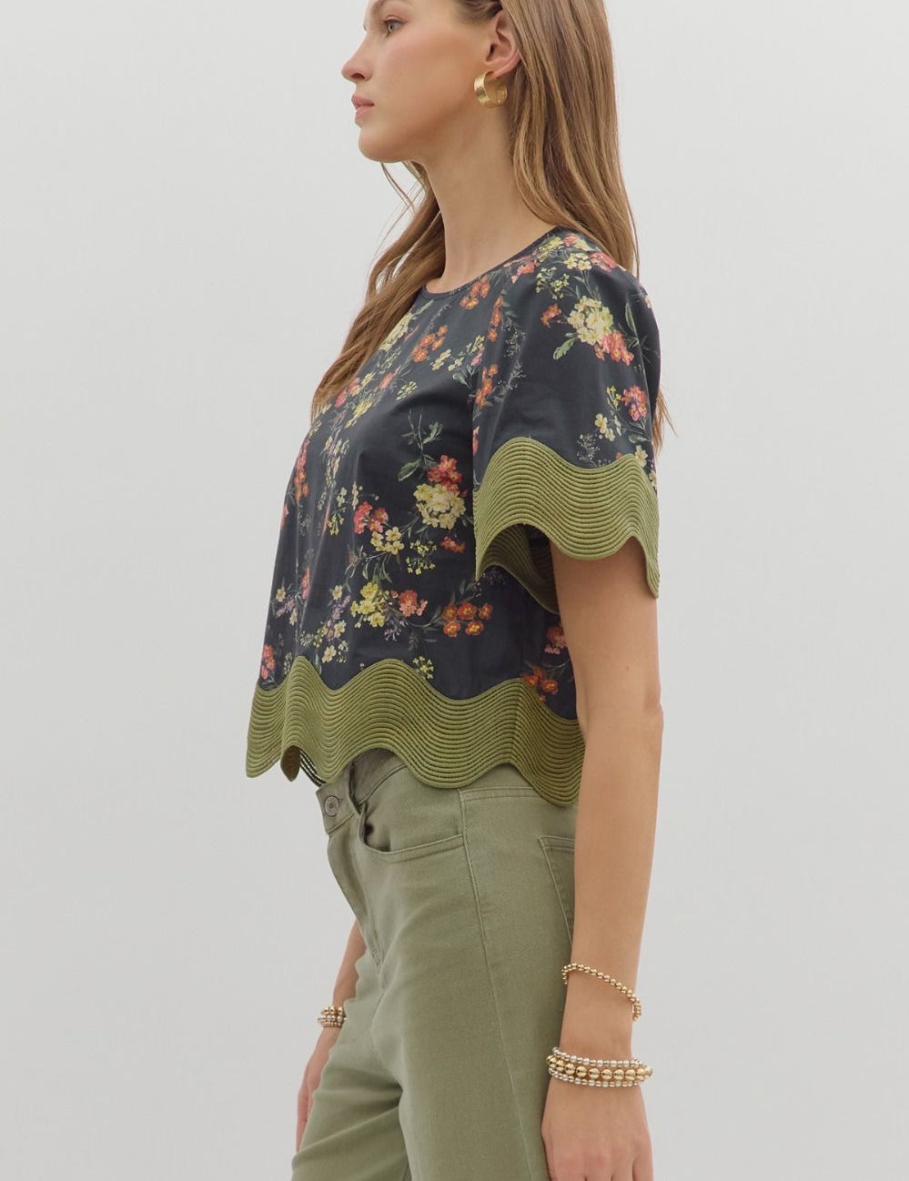 Flower Feeling Scalloped Top