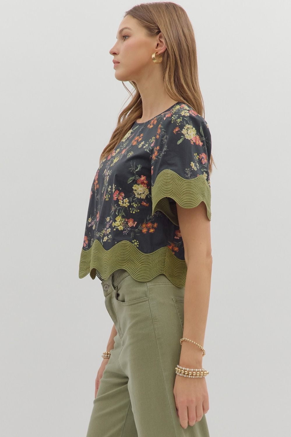 Flower Feeling Scalloped Top