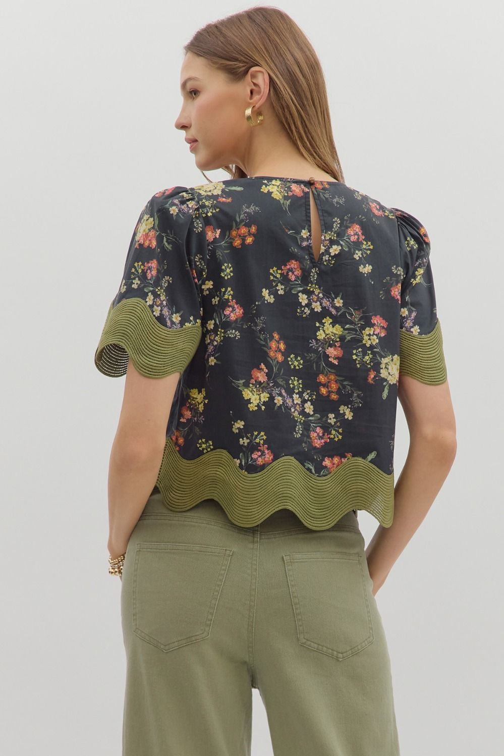 Flower Feeling Scalloped Top